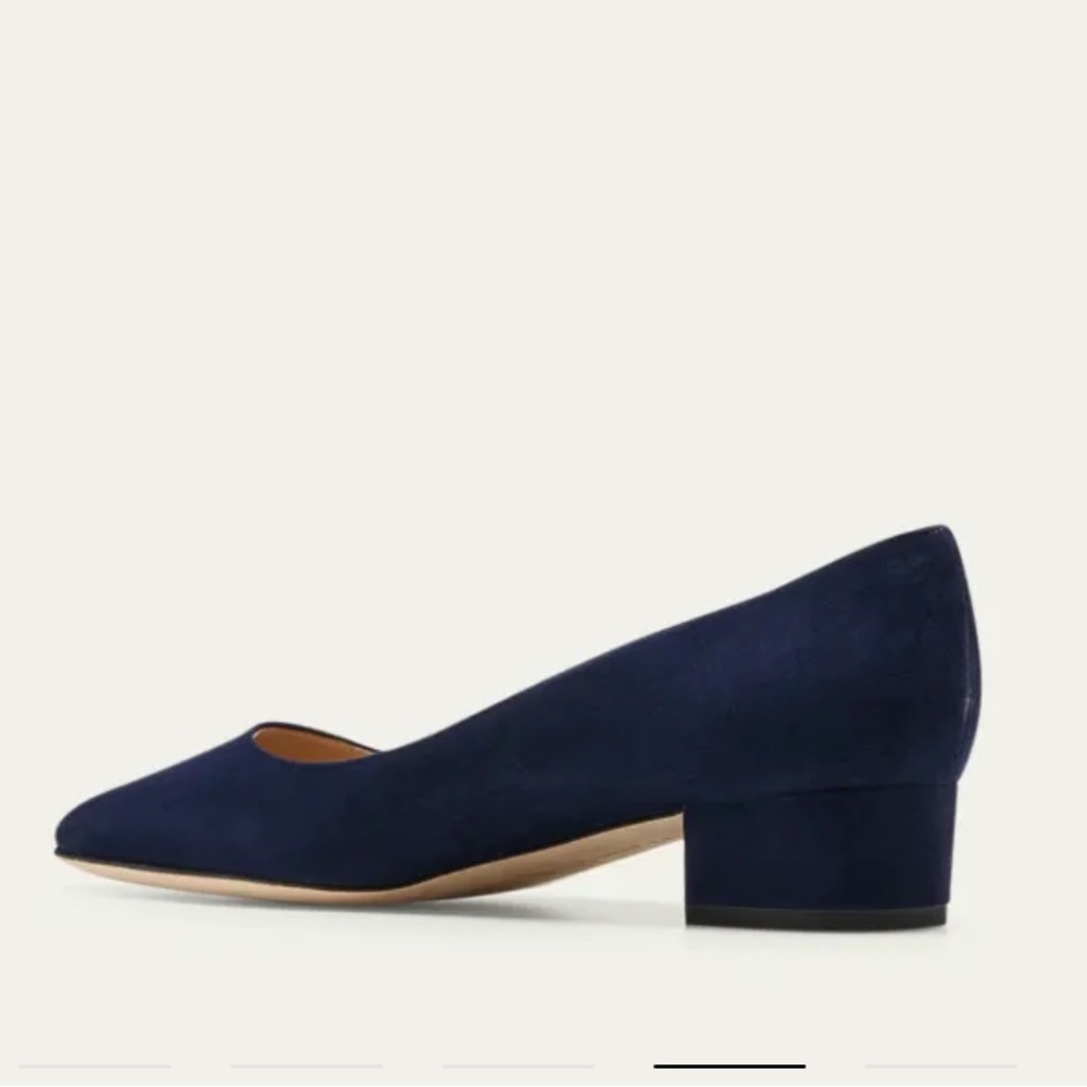 Manolo Blahnik Lista low healed suede pumps - Picture 4 of 16